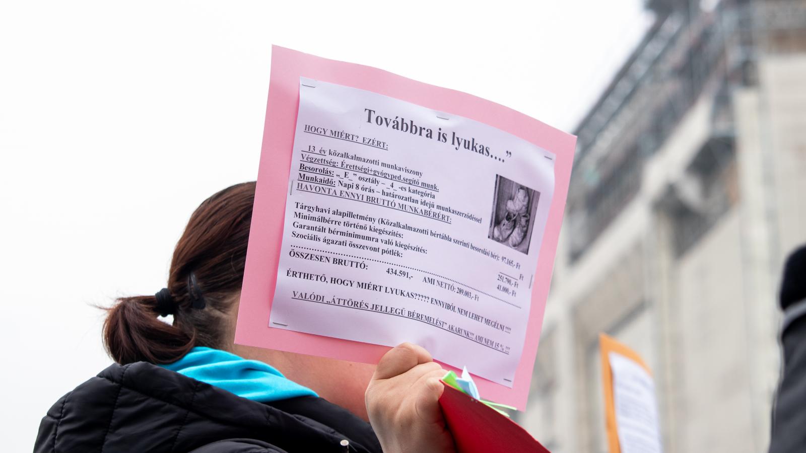 MKKSZ utcafórum a Kossuth téren 2025. november 12-én.