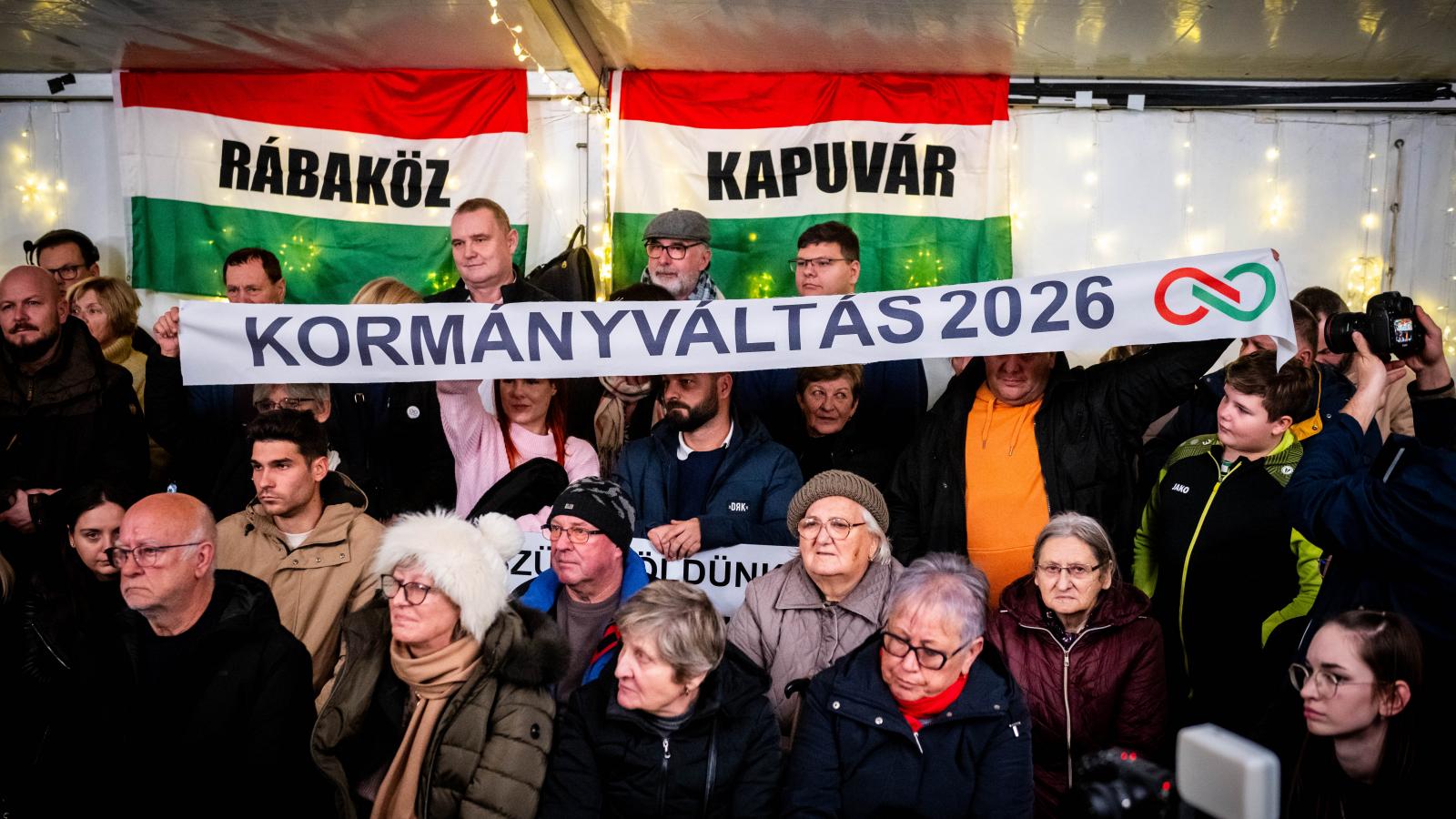 A Tisza párt országjárása Komáromban, november 26-án.