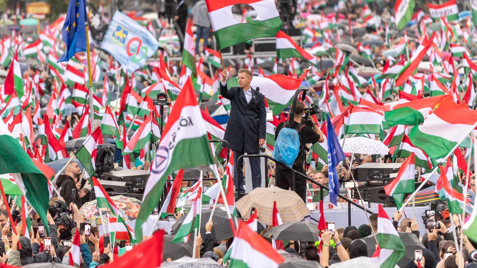 Magyar Péter a Nemzeti Meneten október 23-án.
