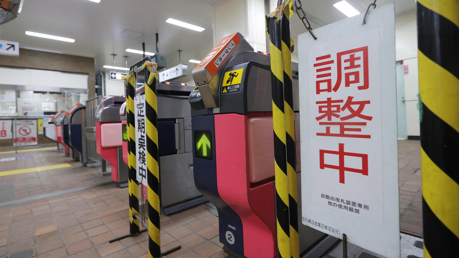 Lezárt metróbejárat Sapporoban december 8-án