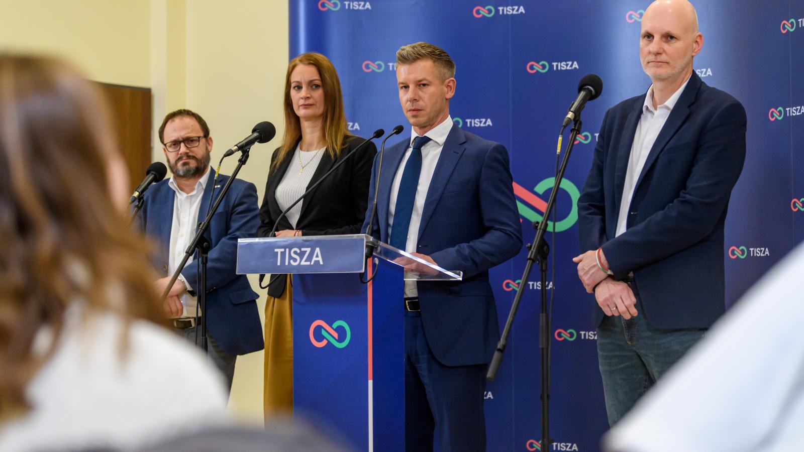 Magyar Péter (a mikrofonnál): „Jobbak és felkészültebbek vagyunk, mint a Fidesz”