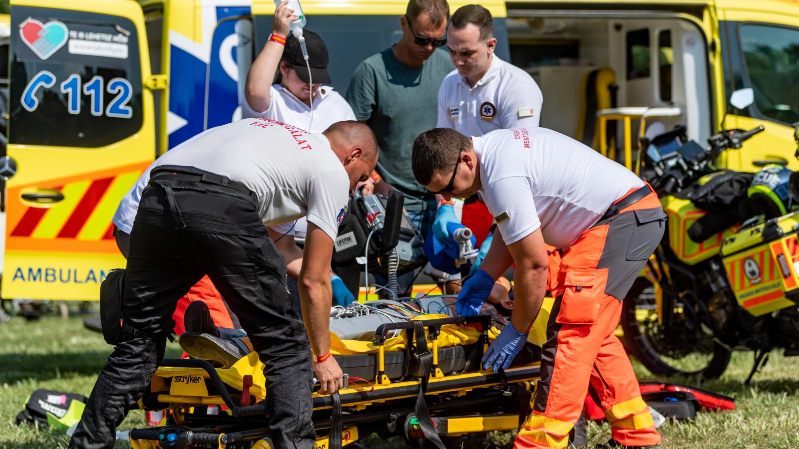 Mentősök állandó készenlétben. Szinte mindegyikük látott olyat, amit soha nem tud elfelejteni