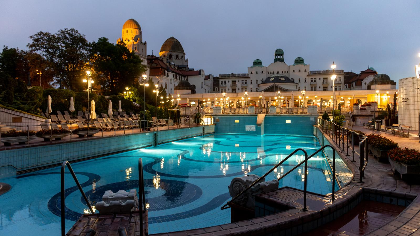 A szálló átépítése nem sokat ér a vele egy épületben működő fürdő felújítása nélkül