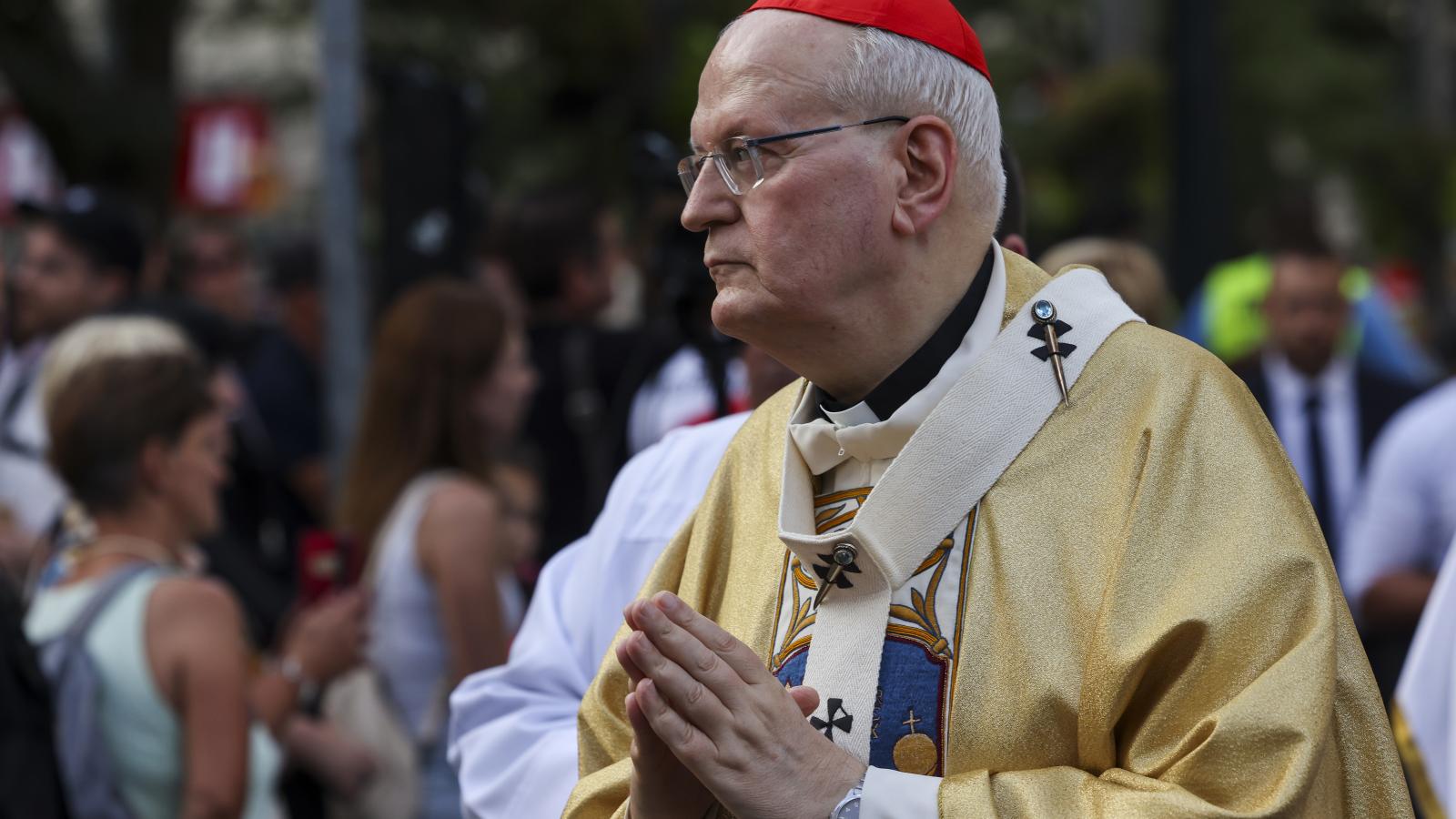 Erdő Péter bíboros, esztergom-budapesti érsek az államalapítás és Szent István király ünnepén tartott Szent Jobb-körmeneten.