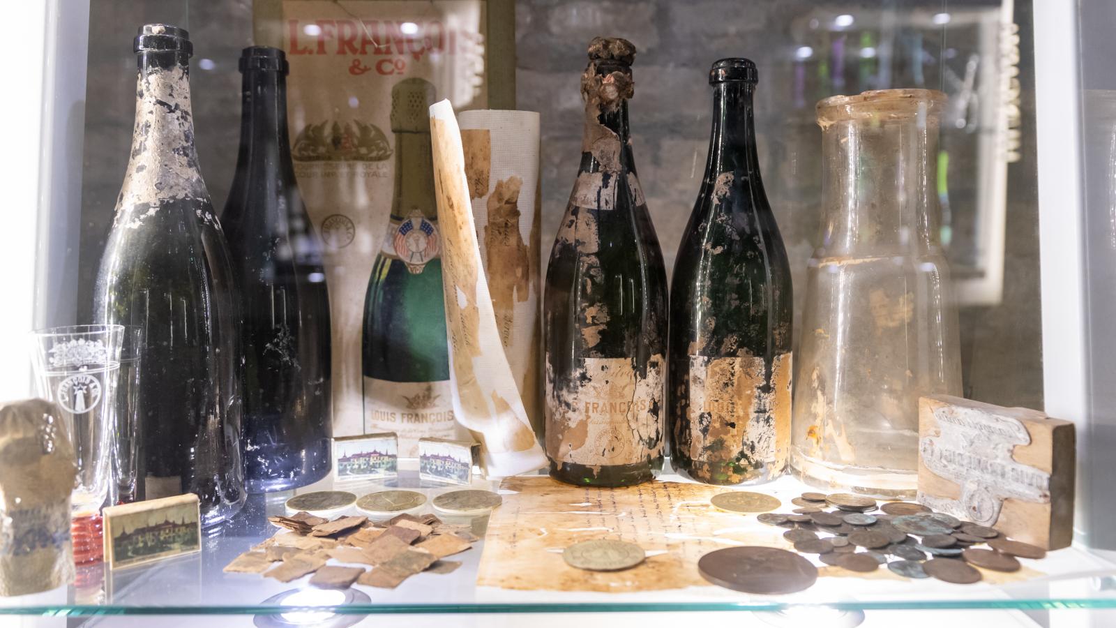 Pezsgős palackok a Törley pincészetben