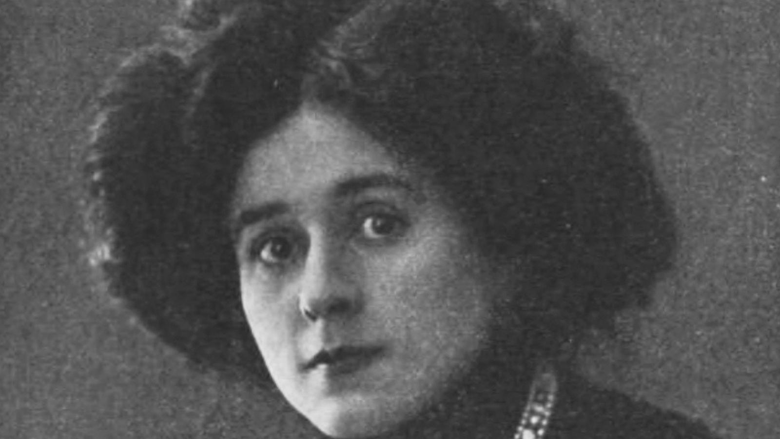 Török, avagy Puskás May, Korytowski estélyeinek házigazdája, Puskás Tivadar lánya