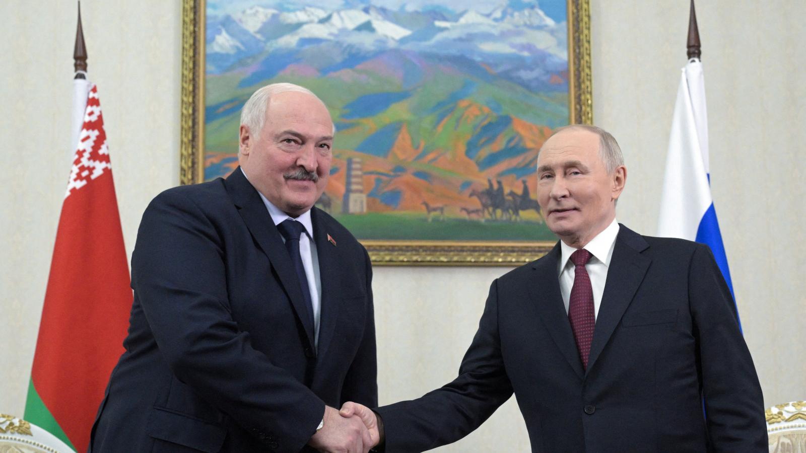 Vlagyimir Putyin orosz és Alekszandr Lukasenko belarusz elnök