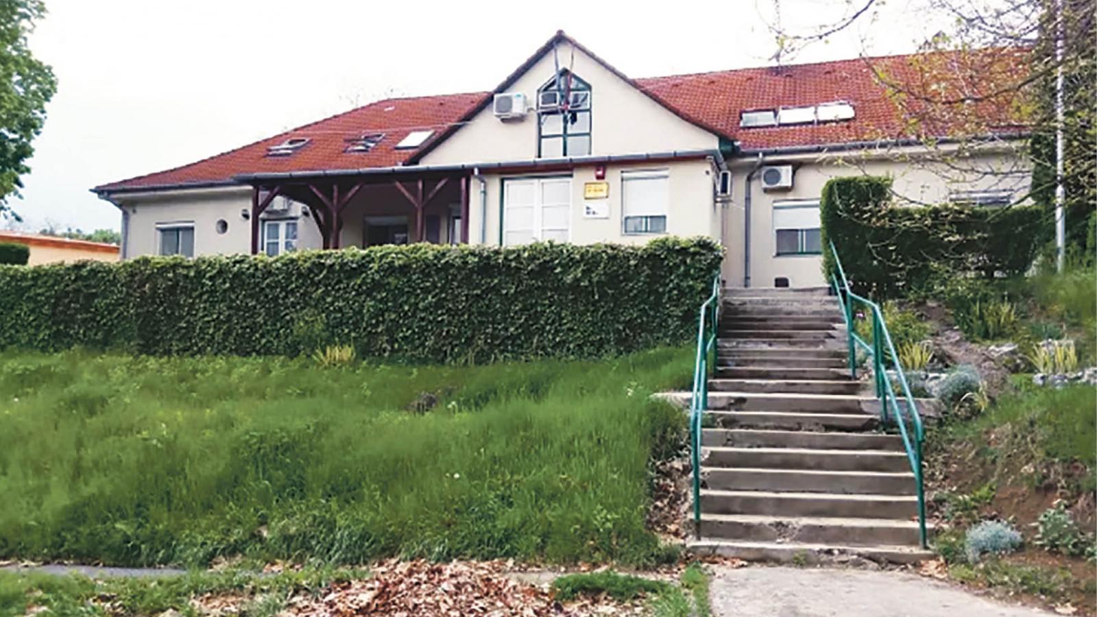 Az egri Idősek Berva-völgyi Otthona. Ha van hely, ahol a legkisebb politikai beavatkozás is romboló, akkor az épp egy ilyen intézmény