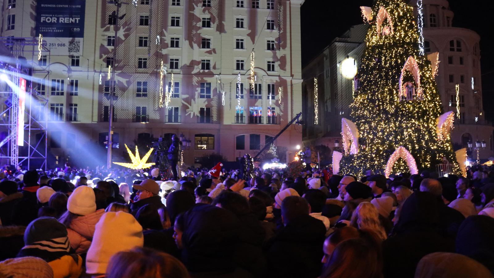 Ünneplő tömeg Szkopjéban 2026. január 1-én