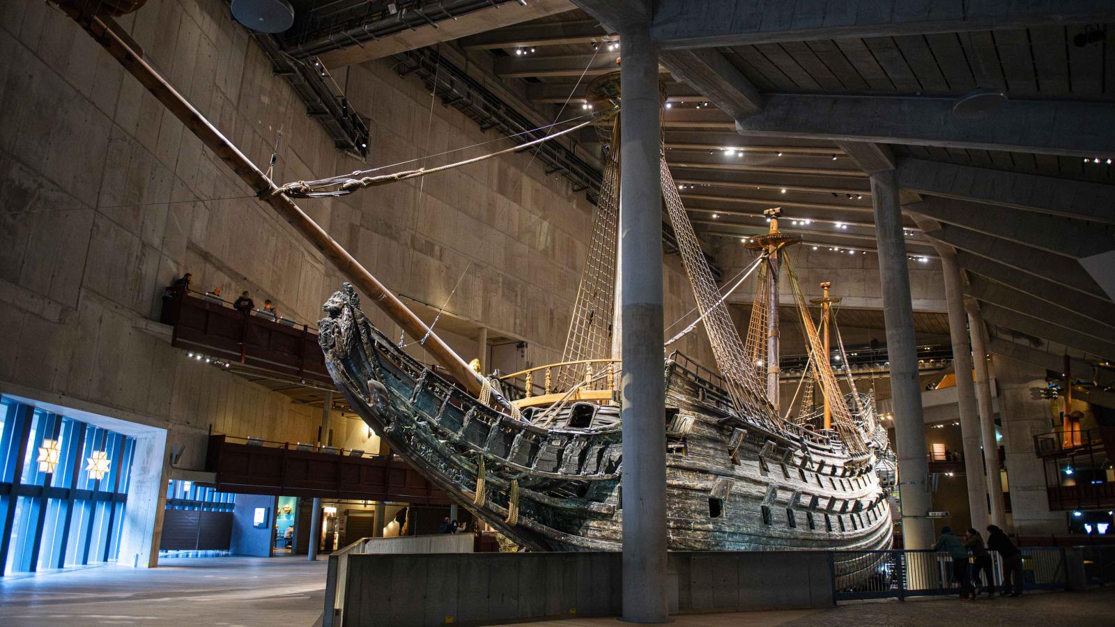 A Vasát kora egyik legnagyobb hajójának szánták, a tekintélyes méretén kívül a díszes fafaragások mind a király hatalmának hirdetését szolgálták