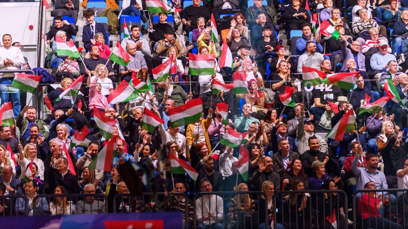 Fidesz. A Digitális Polgári Körök szegedi kampányeseménye. „Mindent” bevetettek, még Áder János ex-köztársasági elnök is felszólalt