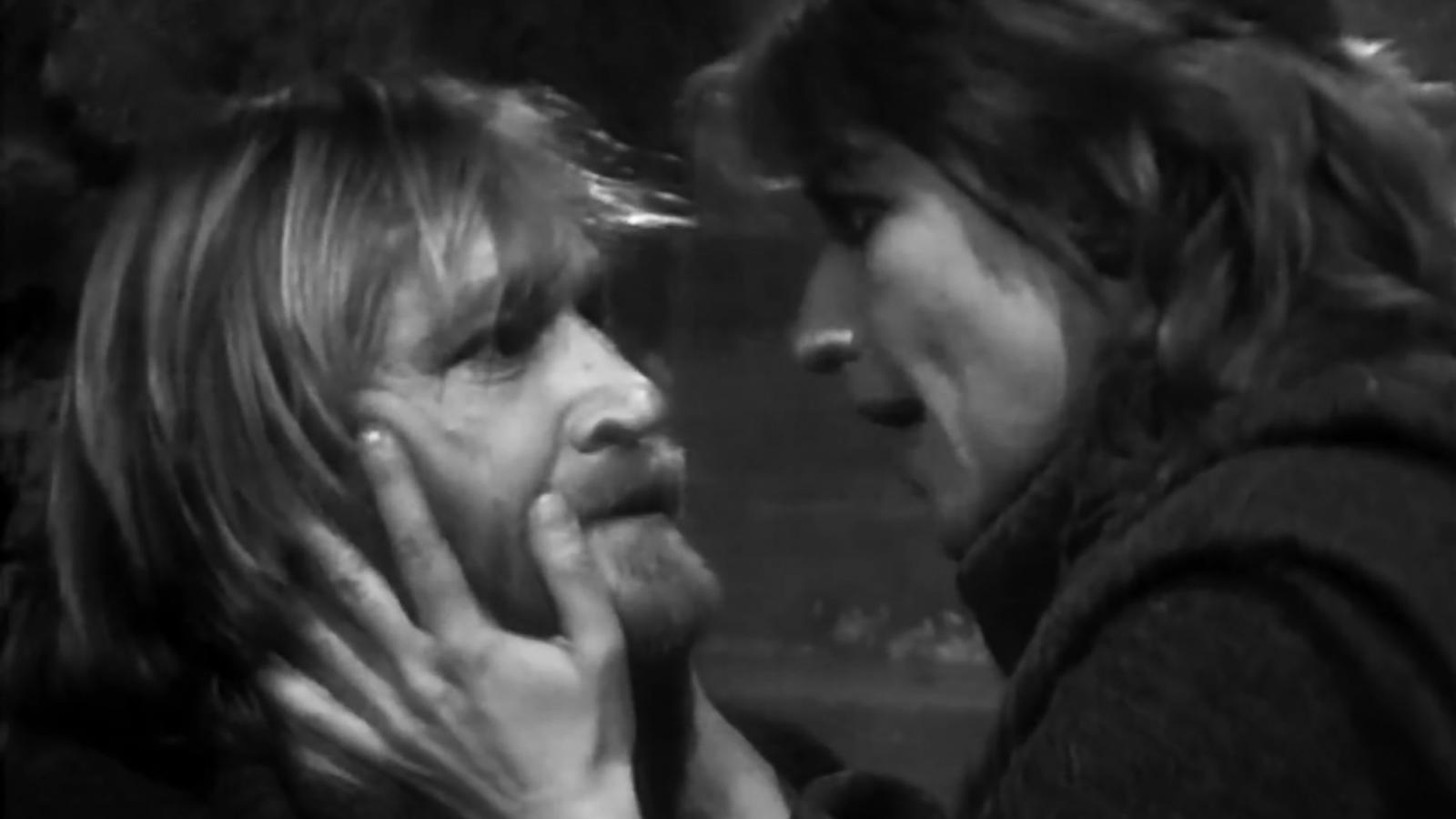 A két főszereplő,
Cserhalmi
György
és Kútvölgyi
Erzsébet Tarr
Béla 1982-es
Macbeth-adaptációjában
(a
film a nemzetiarchivum.
hu/m3
oldalon érhető
el)