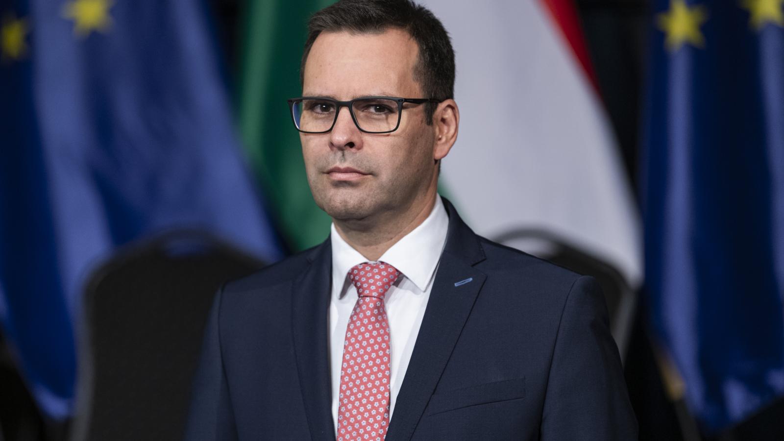 Molnár Csaba, a DK ügyvezető alelnöke felháborodását az váltotta ki, hogy a Medián csupán 1 százalékos népszerűséget mért pártjának