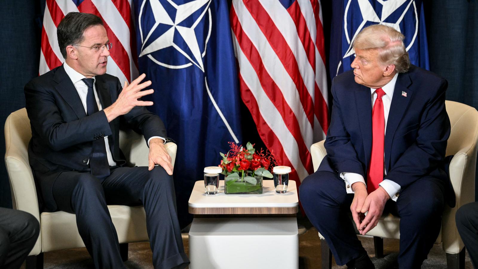 Mark Rutte NATO-főtitkár és Donald Trump amerikai elnök kétoldalú találkozója a davosi Világgazdasági Fórumon 2026. január 21-én. 
