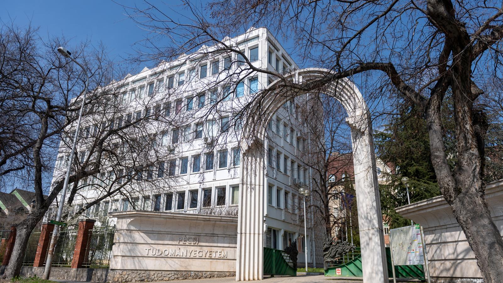 A Pécsi Tudományegyetem (PTE). Egy hete távozott a kuratóriumi elnök