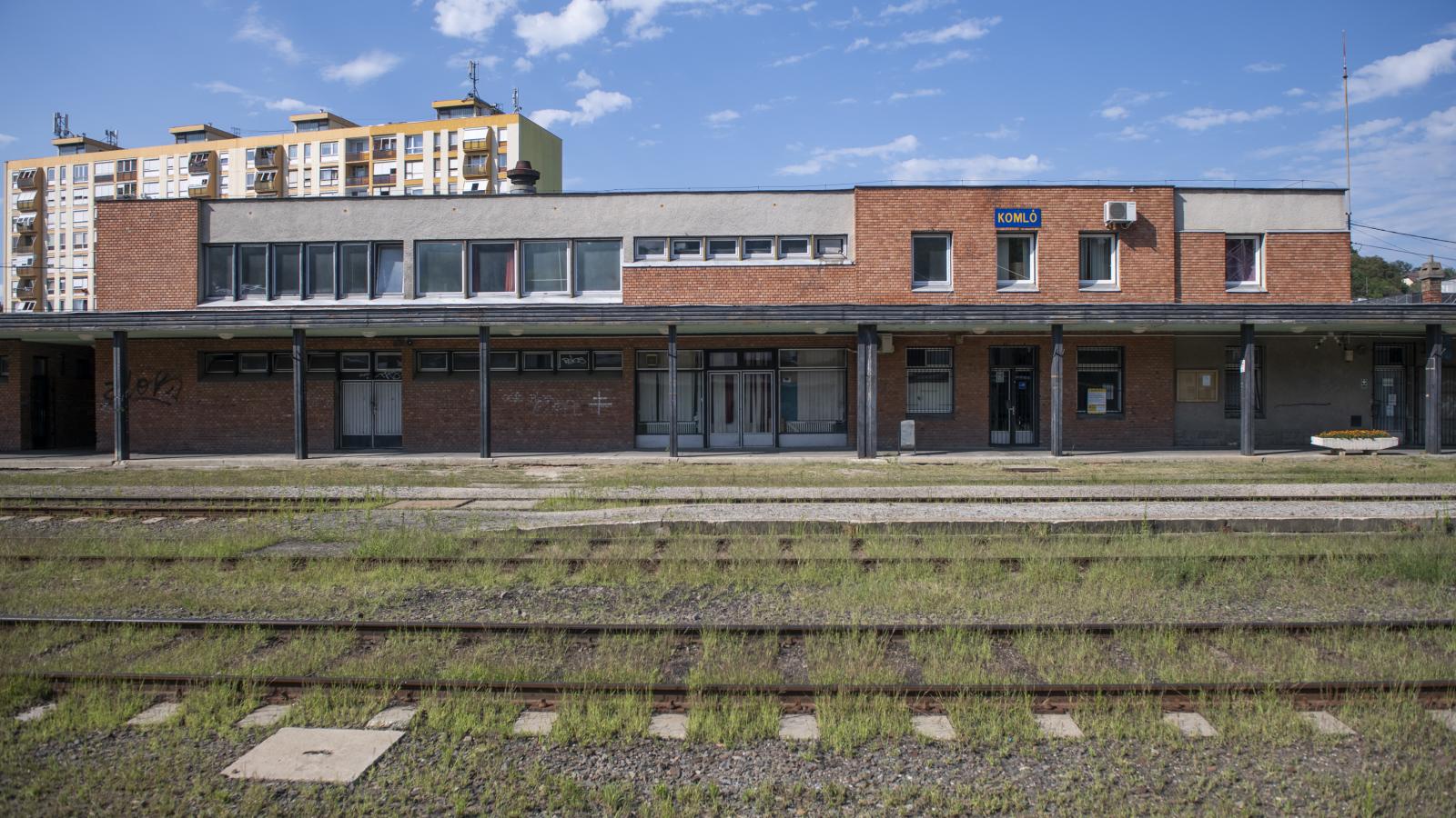 Vasútállomás Komlón.