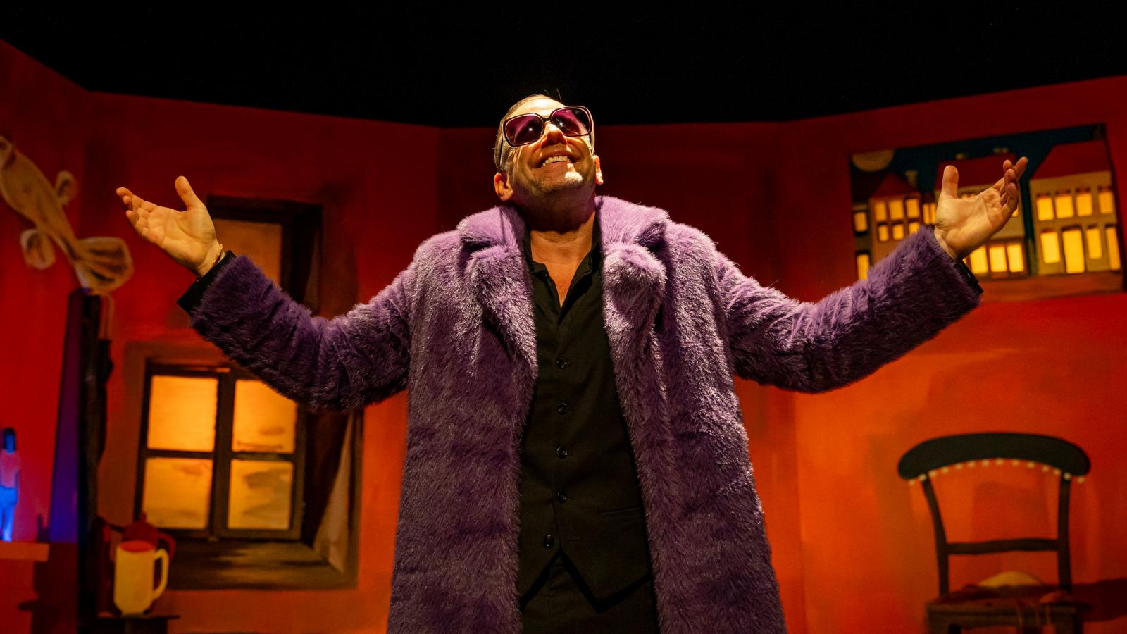 Járai Máté Törőcsik Mariként a Marimama című produkció­ban. Ebben a darabban nagy színésznek mutatkozik