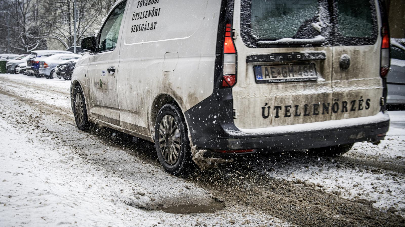 Budapest agyonfoltozott útjai már a hó előtt is okoztak problémát az autósoknak