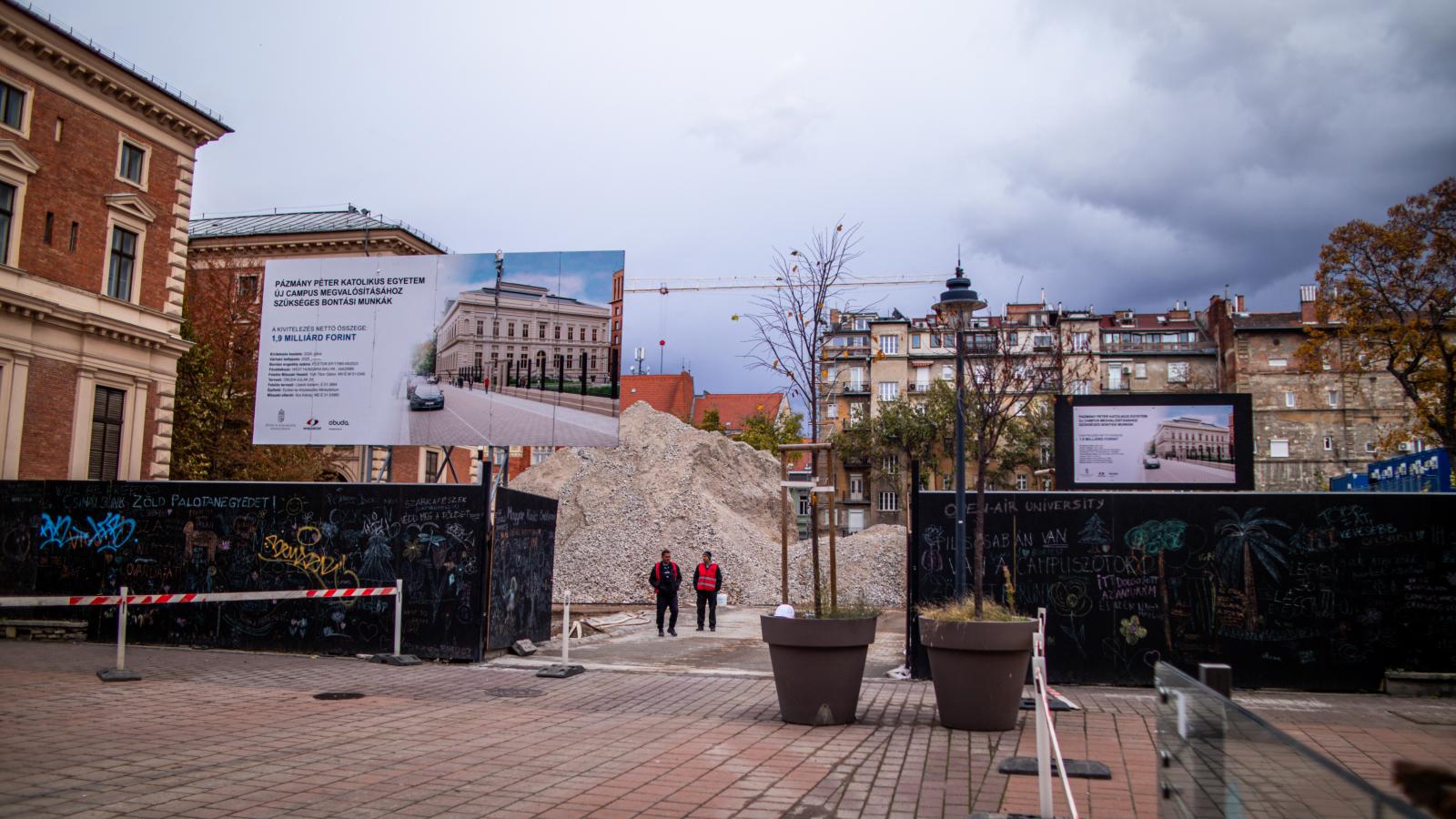 Az építési terület a Magyar Rádió lebontott épületének törmelékeivel 2025. október 28-án 