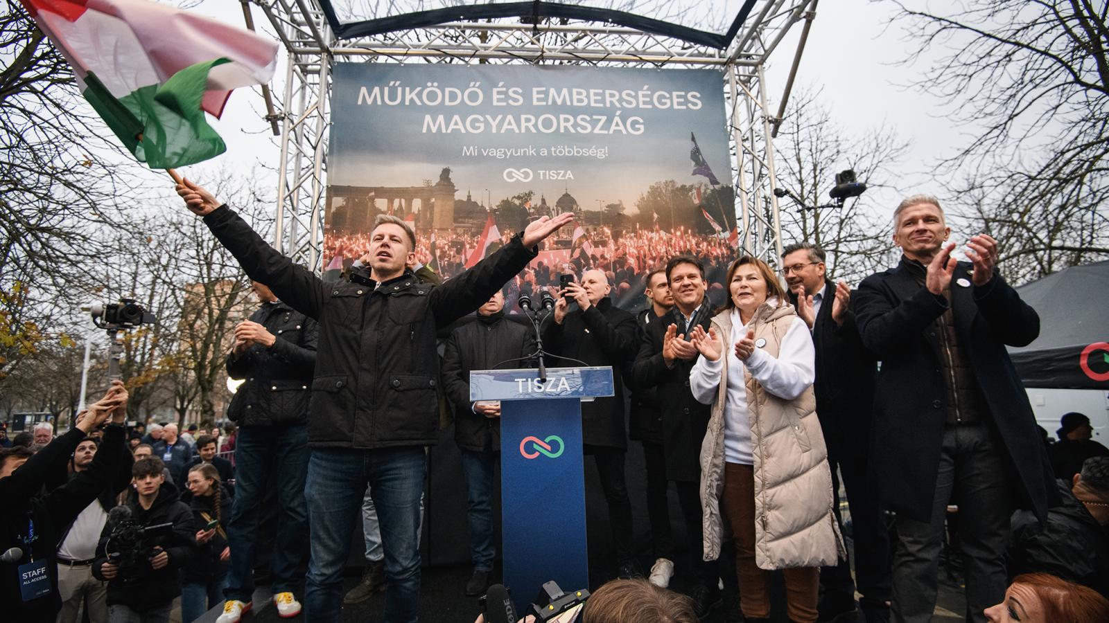  A Tisza Párt támogatóinak 77 százaléka is azt szeretné, ha az ellenzéki pártok a maguk bemutatásával és az Orbán-rendszer kritikájával foglalkoznának, és békén hagynák a többi demokratikus pártot
