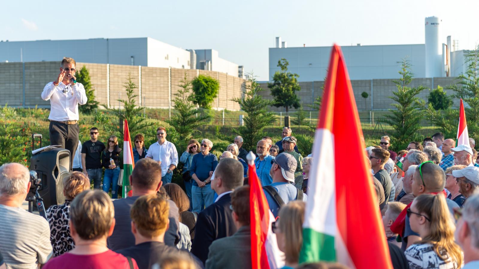 Magyar Péter országjárása Gödön a Samsung gyárnál, 2024. május 18-án. 
