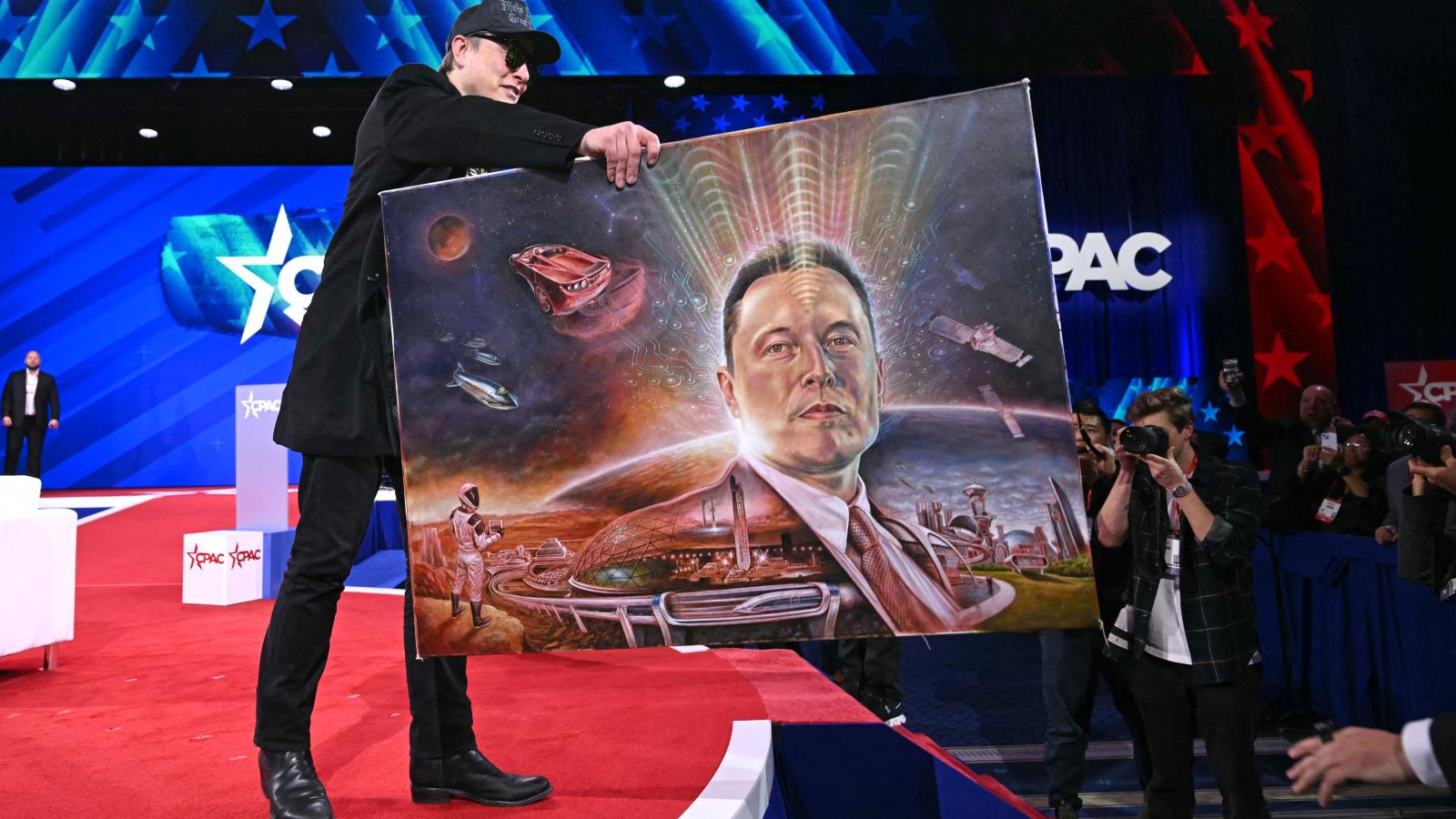 A SpaceX atyja, Elon Musk nagyra törő terveit egy évtizeden belül akarja megvalósítani, de mégsem a Marson