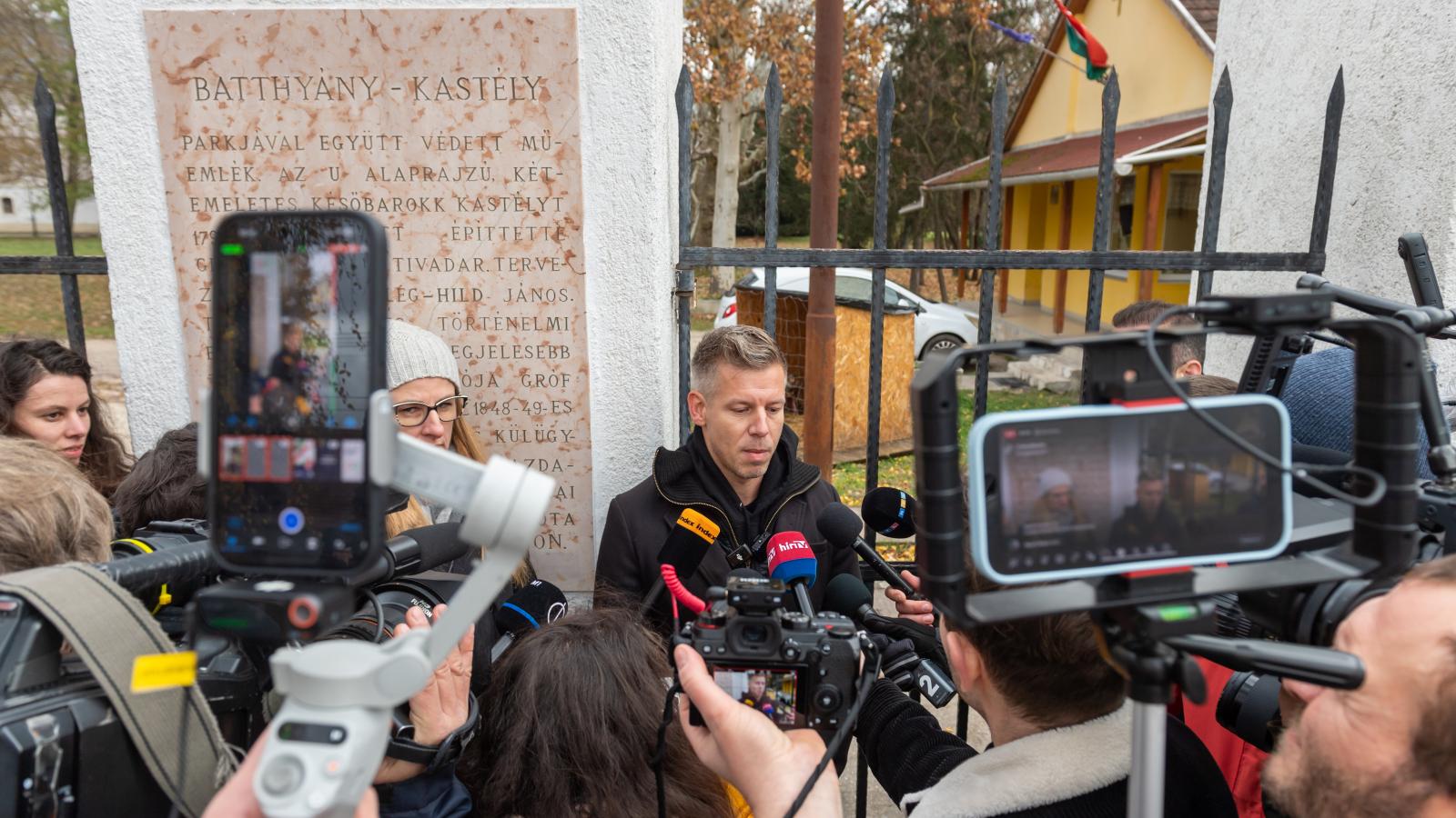 Magyar Péter látogatása a bicskei gyermekotthonnál 2024. november 29-én 
