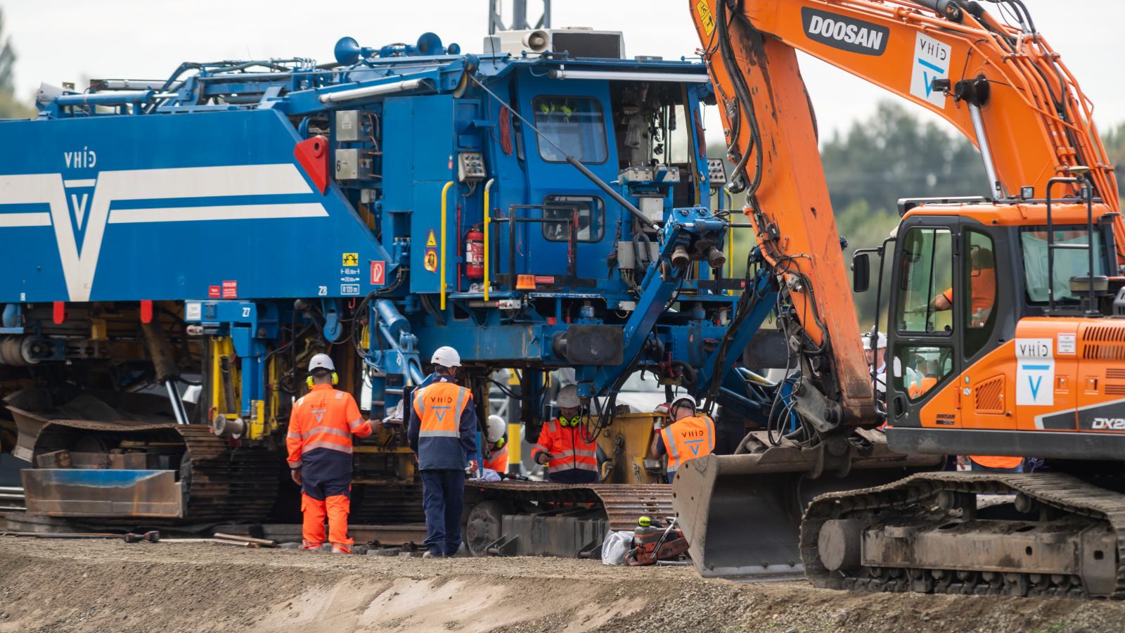 A vitatható Budapest–Belgrád vasúti beruházás csak tavaly 244 milliárd forintjába került az adófizetőknek, decemberben ebből 44 milliárdot fizettek ki