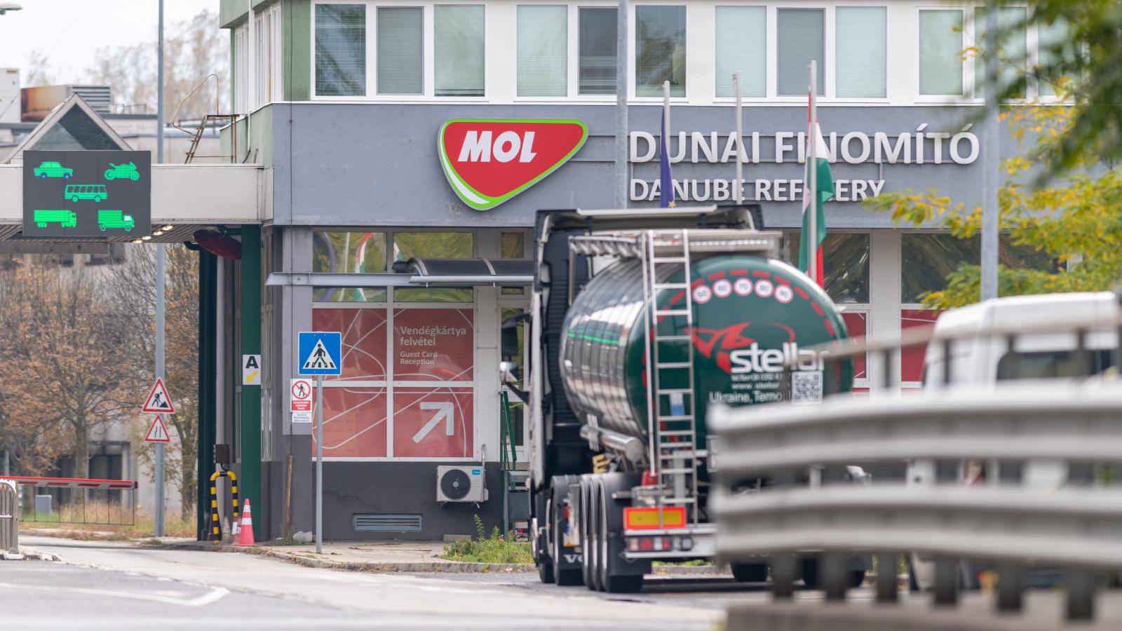 A Mol Dunai Finomítója Százhalombattán.