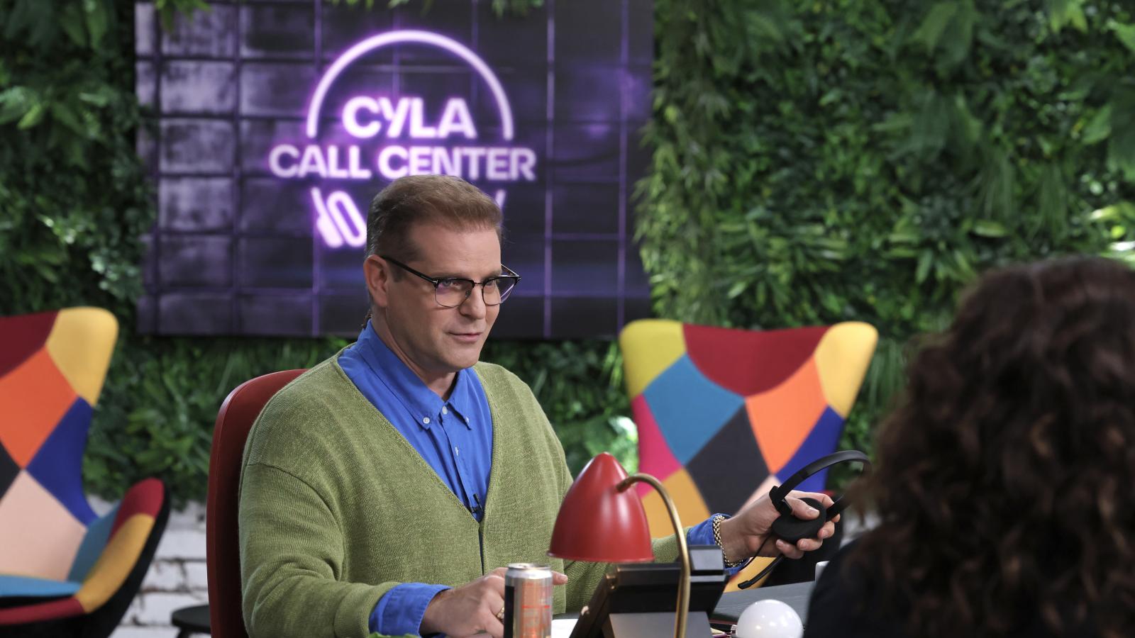 Kajdi Csaba olykor túl kedélyes, de egyben tartja a műsort