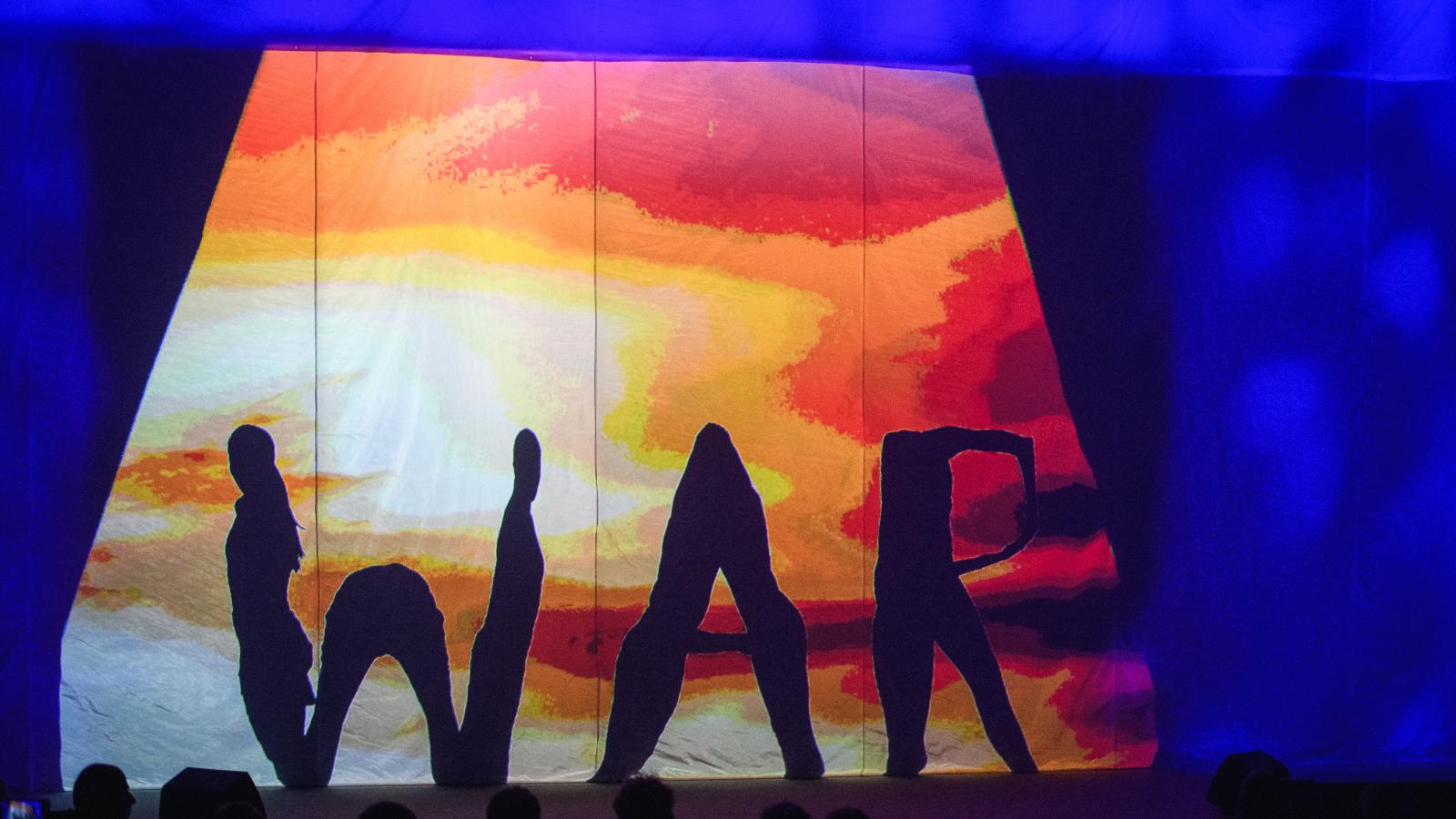 Animáció a Digitális Polgári Körök háborúellenes gyűlésén Kecskeméten 2026. december 6-án 