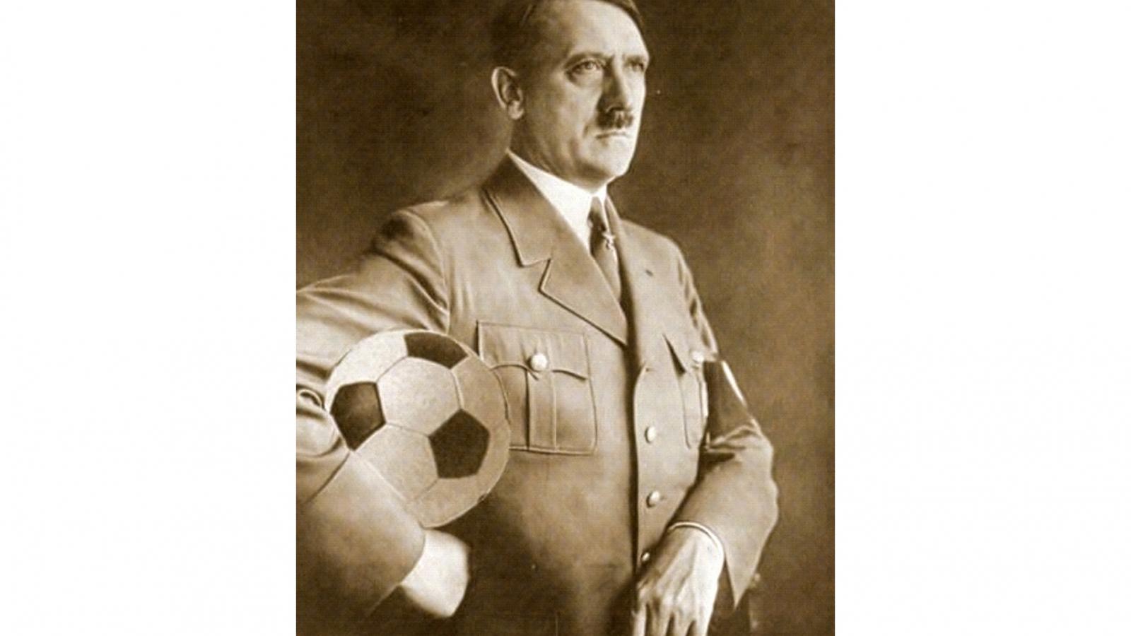 Nézz rá, nyájas
olvasó: Adolf
sokkal inkább
olyan mint
Alberich, a törpe
Wagner úrnál,
aki persze Adolf
kedvence volt