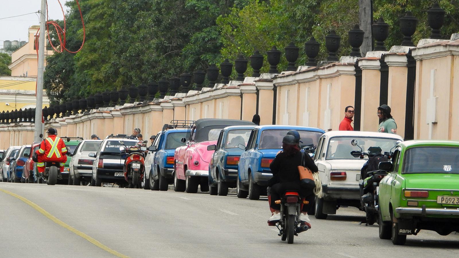 A szigetország kezd megbénulni a súlyos üzemanyaghiány miatt