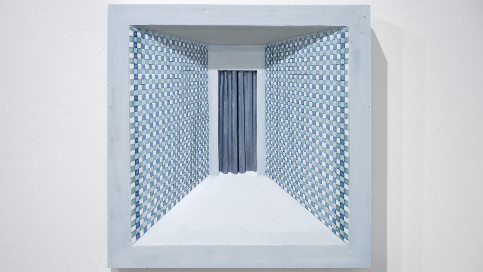 Hardi Ágnes képzőművész a szállodát színezett akrilgyantából készítette el