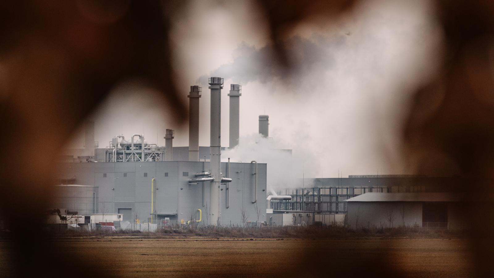 Akkumulátor-alkatrészgyár Debrecenben. Képünk illusztráció. 