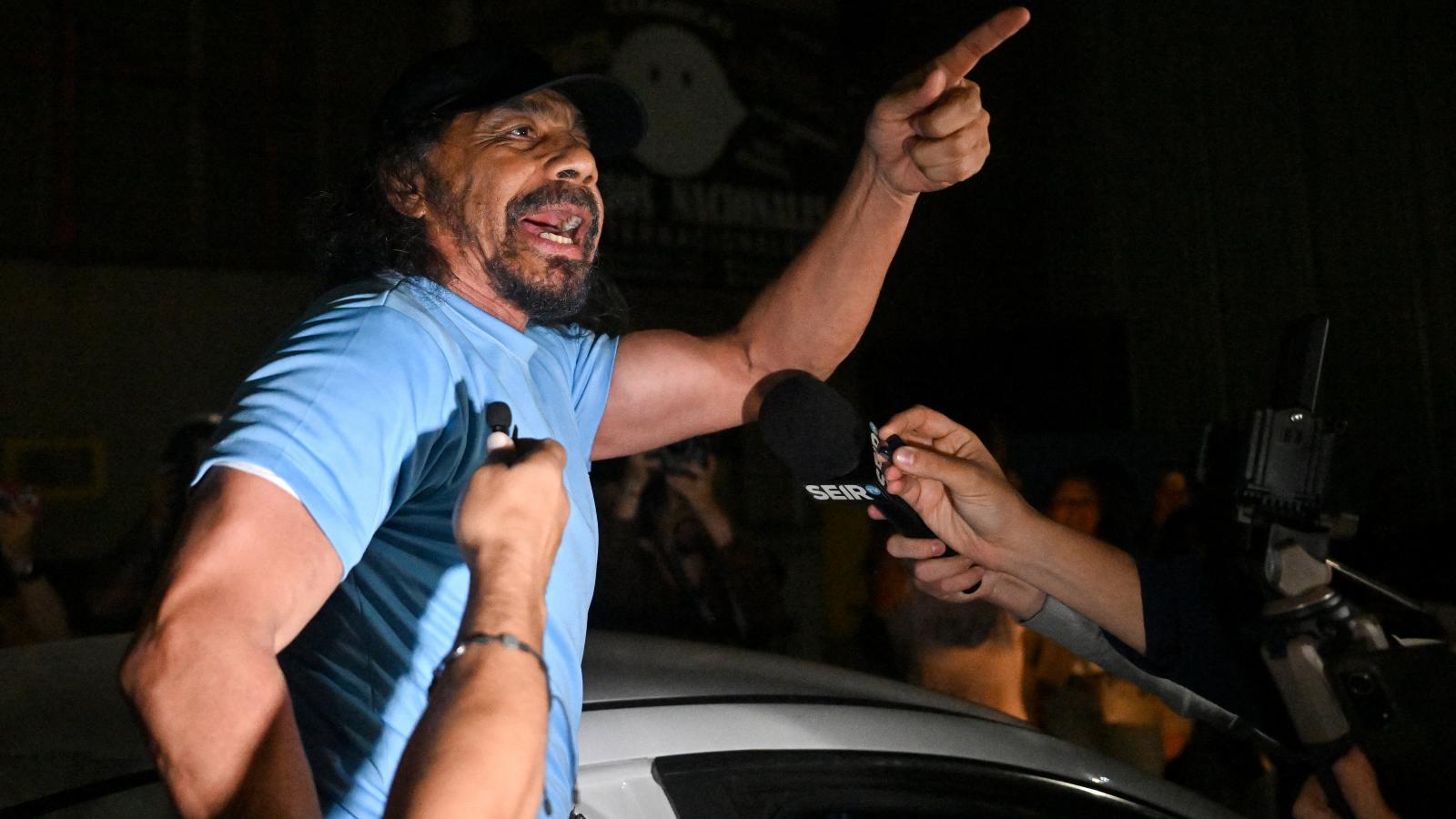 Fernando Orozco volt venezuelai parlamenti képviselő, miután szabadon engedték egy caracasi börtönből 