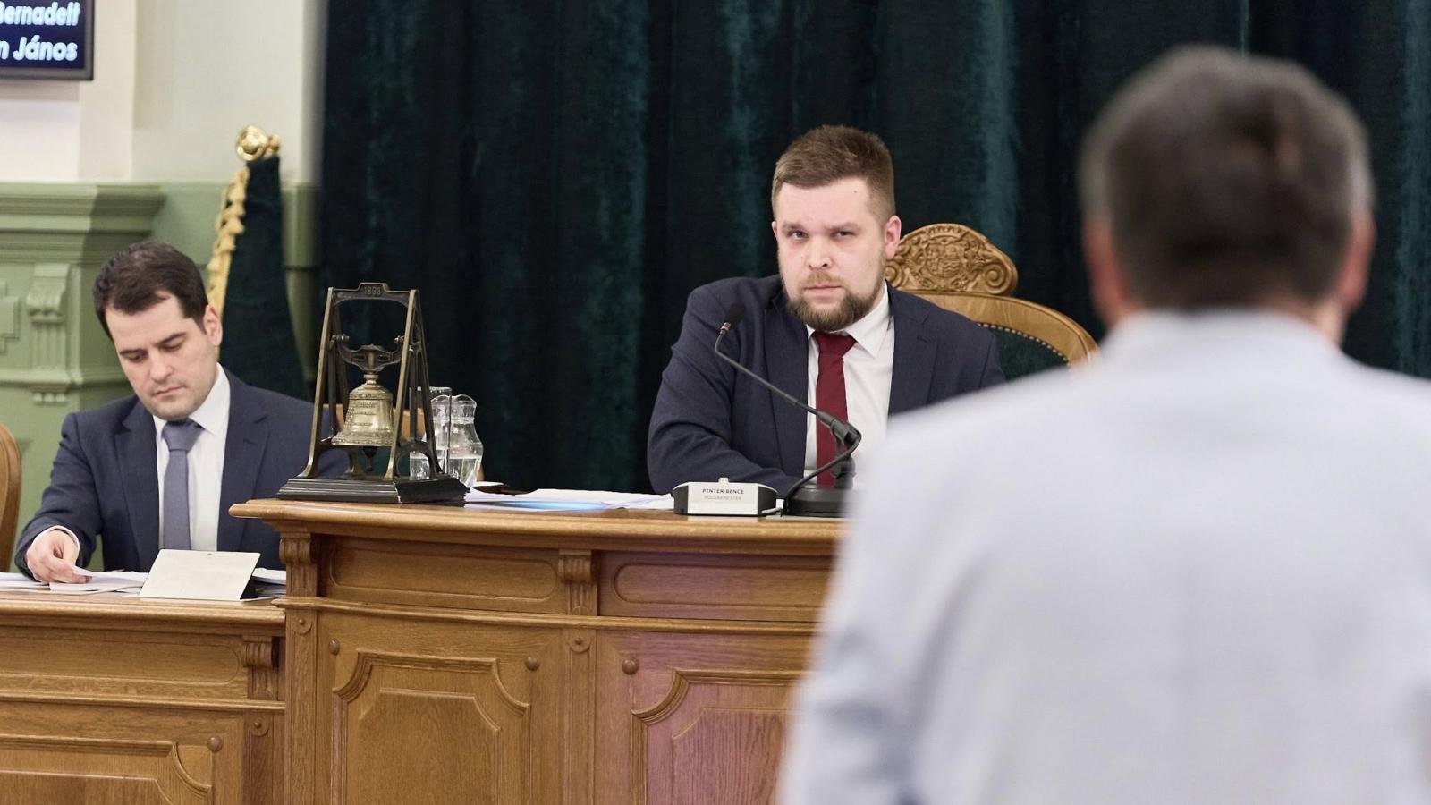Pintér Bence polgármester a győri közgyűlés egy korábbi ülésén 