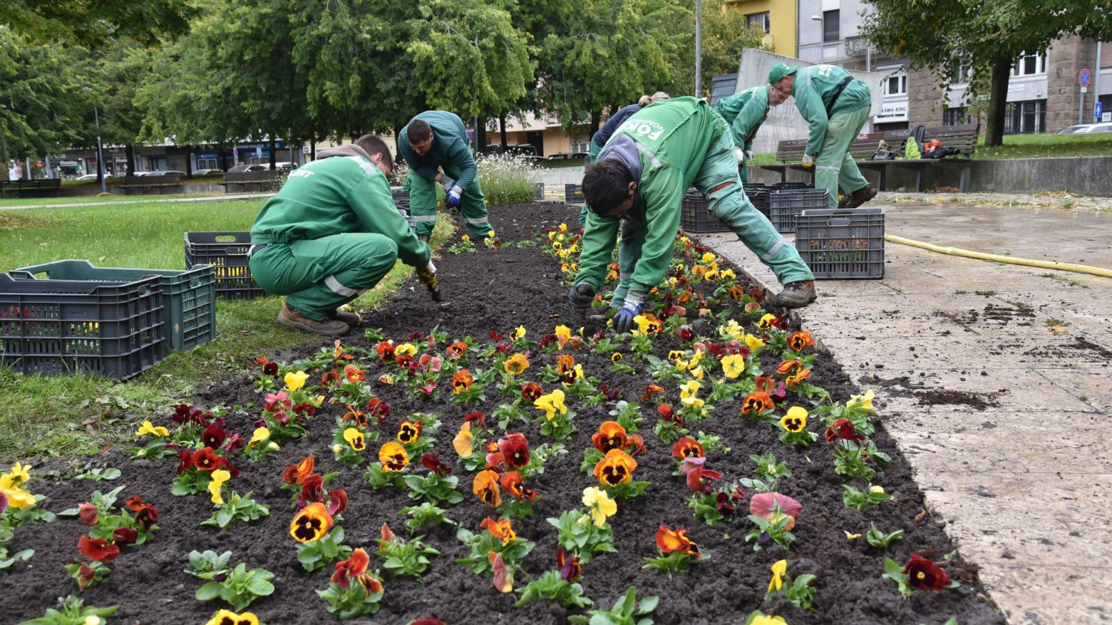 Gyep-, virág- és cserjefenntartásra például a tavalyi 1,43 milliárd helyett 2,9 milliárdot számláznának