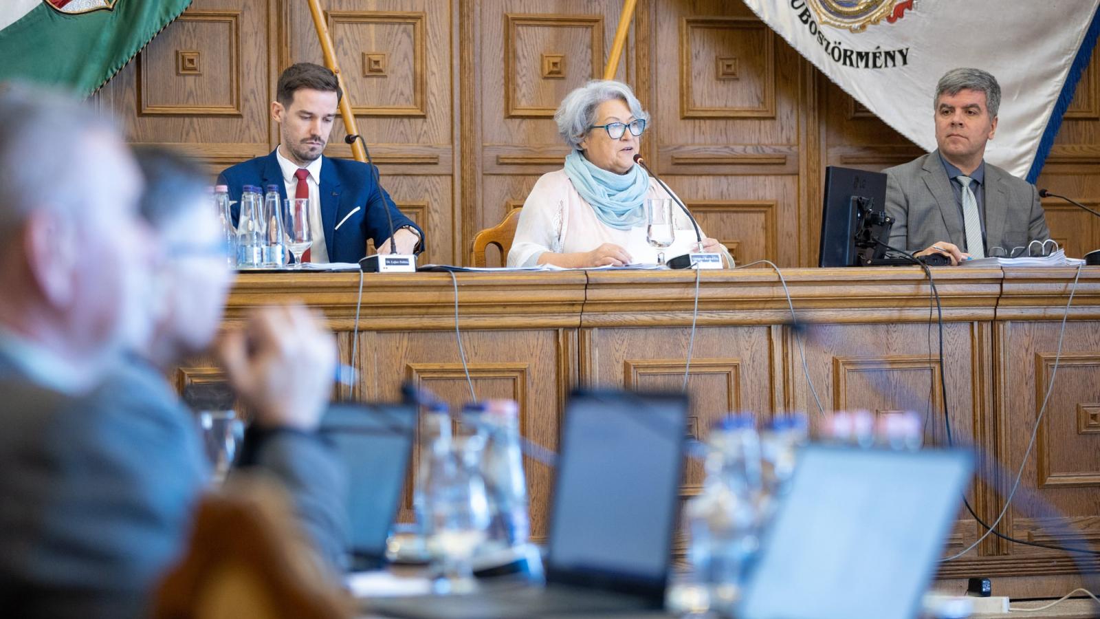 Göröghné Bocskai Éva hajdúböszörményi polgármester egy korábbi képviselő-testületi ülésen 
