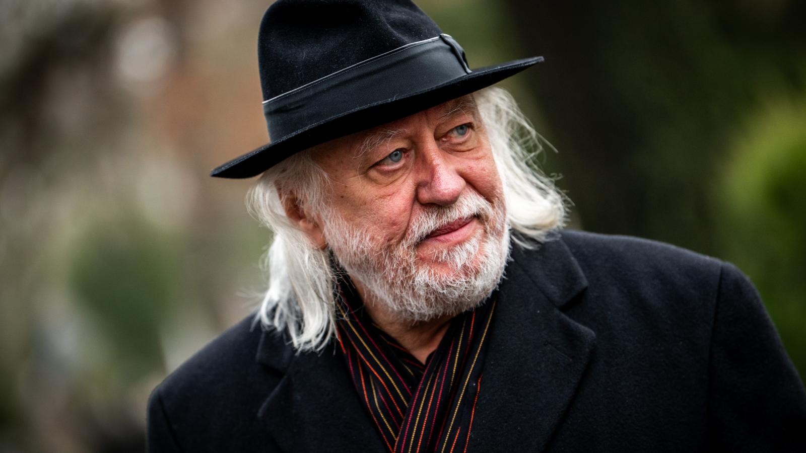 A Nobel-díjas író szerint még azok is, akik nagyon intelligensnek tűnnek, az ideológia foglyai