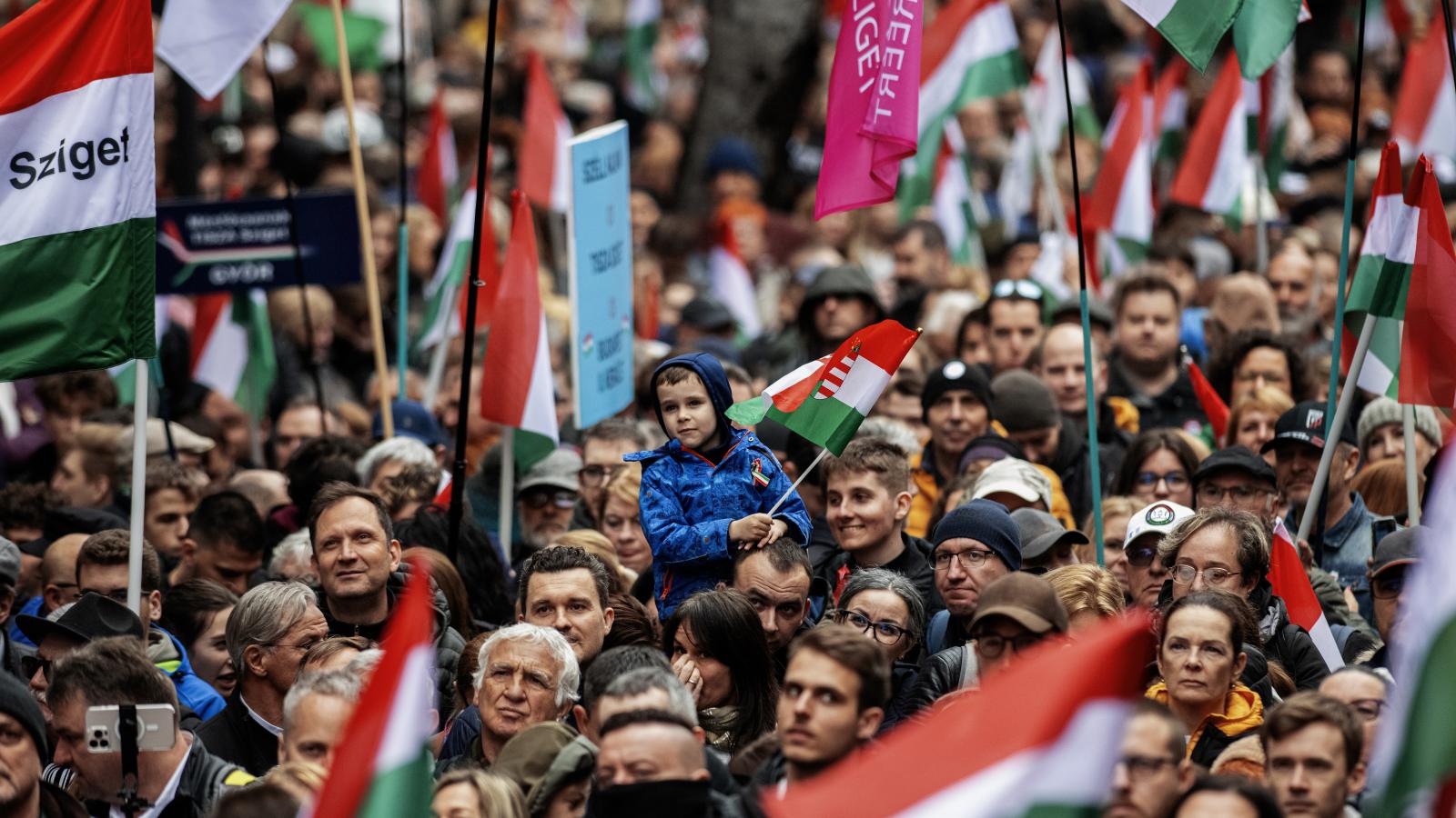  A Tisza tavalyi ünnepségén. Soha nem látott tömeget ígér mindkét nagy párt