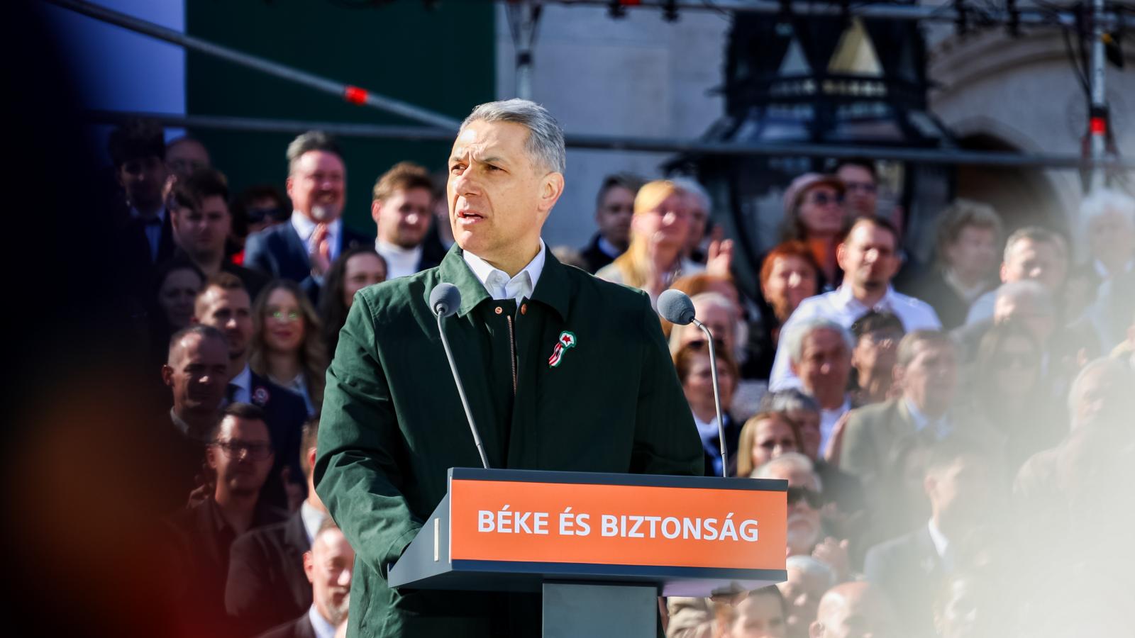 Lázár János a Békemenetet lezáró díszünnepségen a Kossuth téren március 15-én