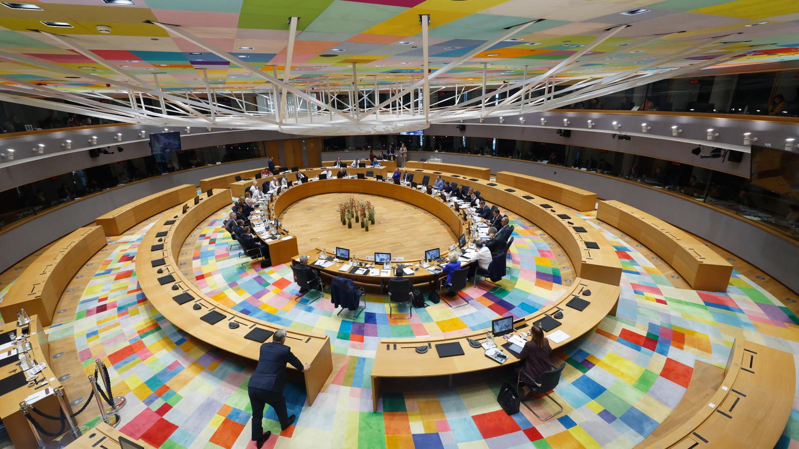 Orbán Viktor és az EU-s vezetők Volodimir Zelenszkij videóbejelentkezése közben