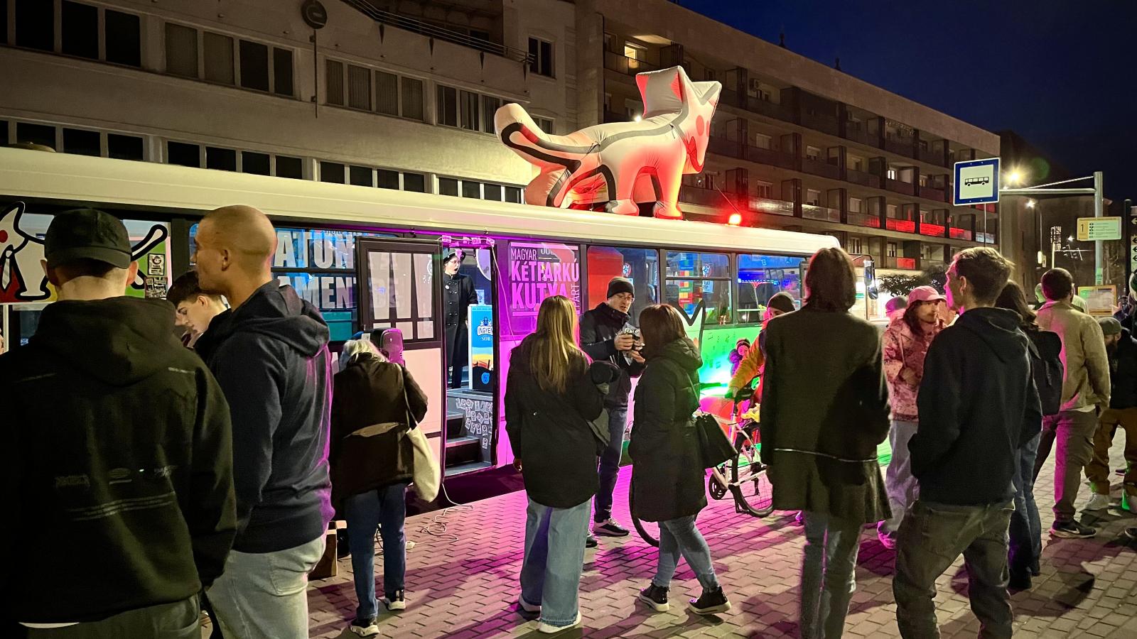 Sokat költöttek a kutyák Hiánypótló Buszra