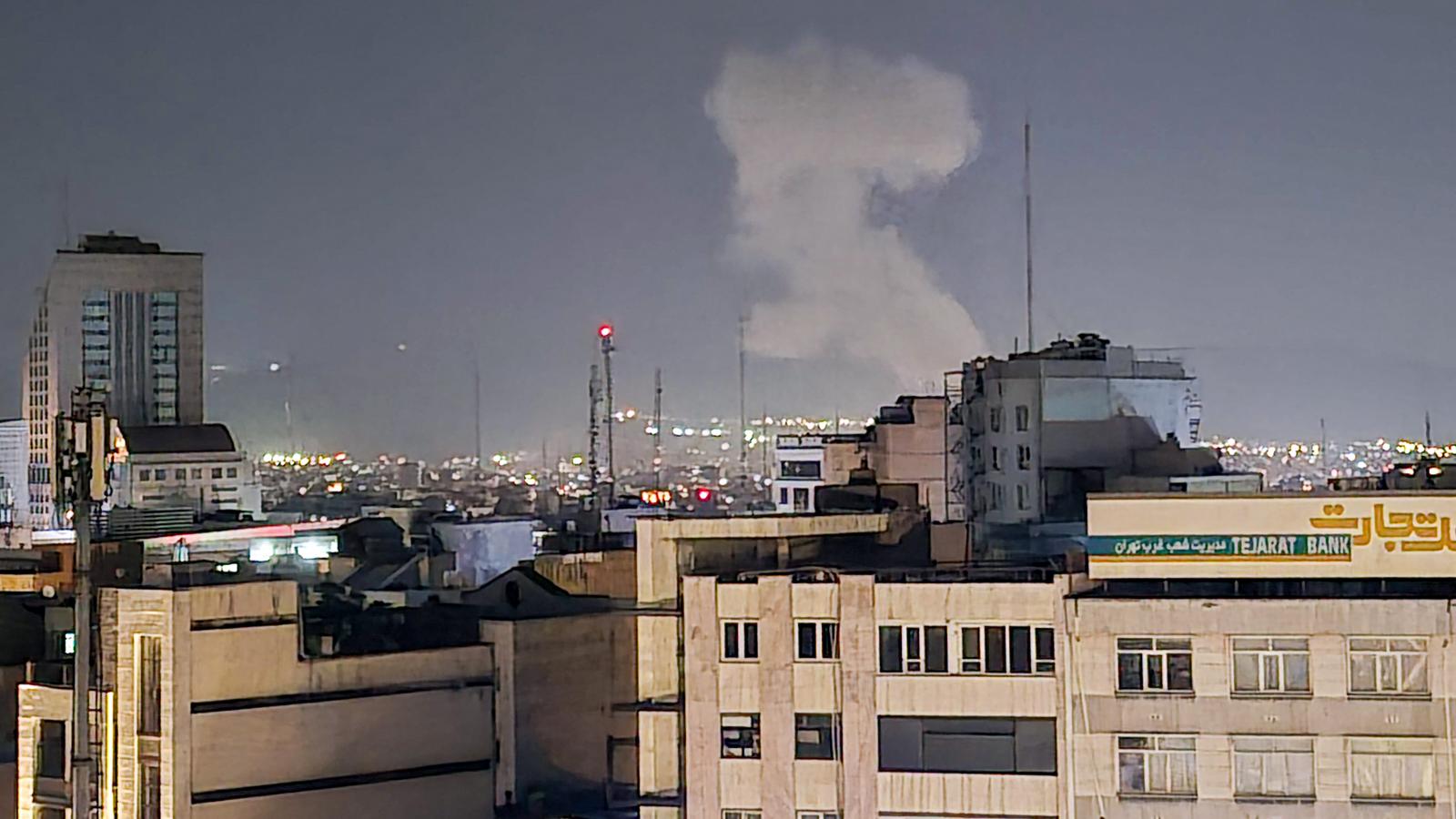 Füst Teheránban 2026. március 22-én