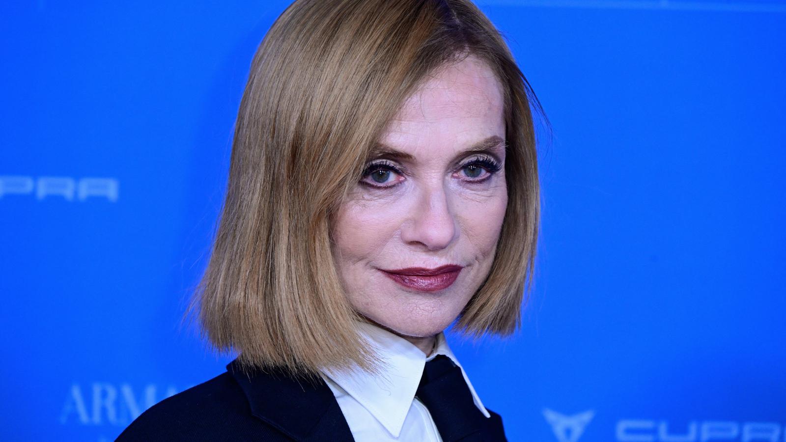 Az Isabelle Huppert főszereplésével készült film a pénzről és az irányítás elvesztésétől való félelemről szól