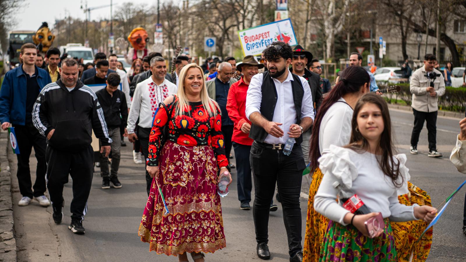  Saját, teljes jogú képviselőt akarnak. Romafesztivál az Andrássy úton