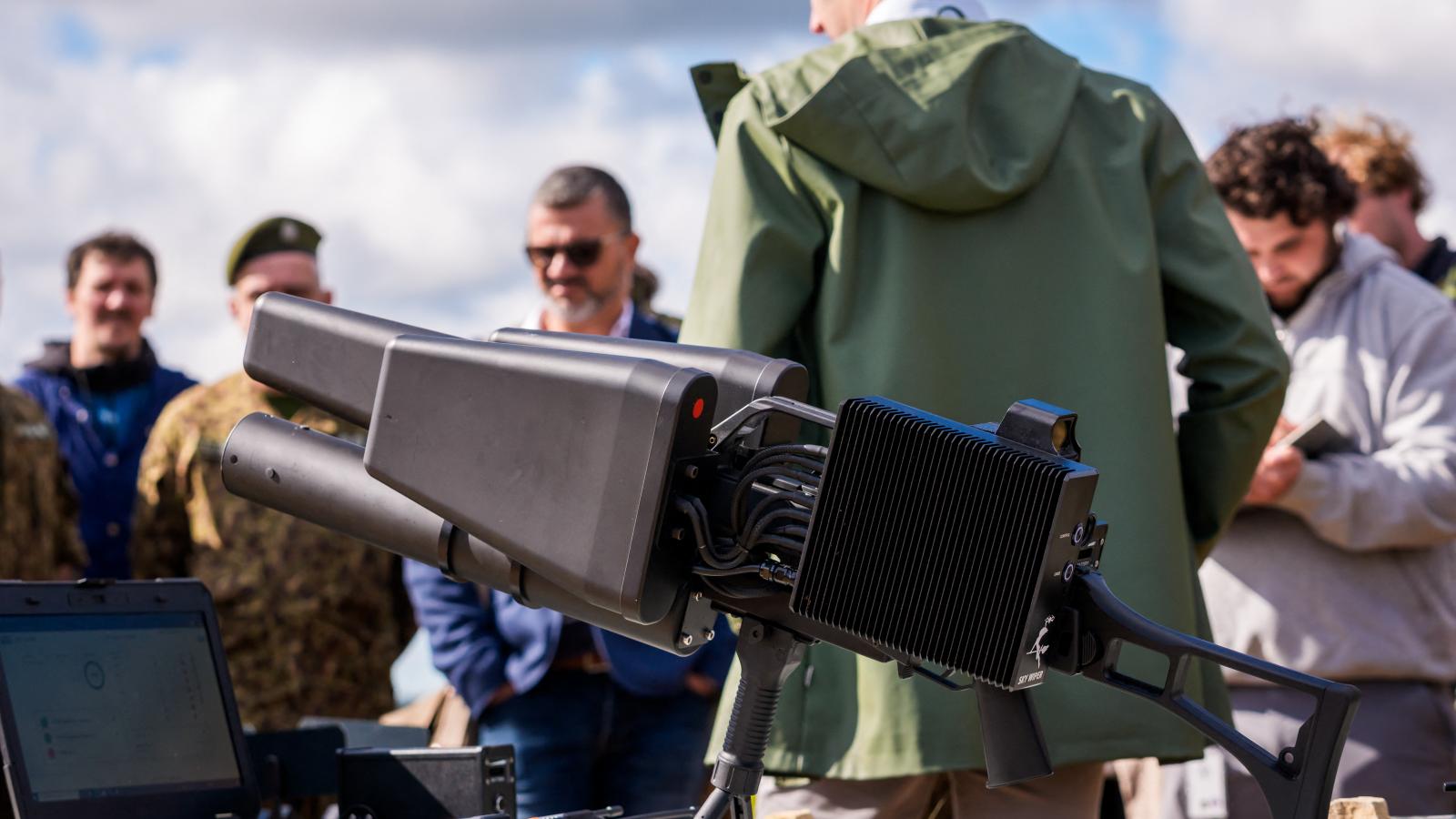 A litván SkyWiper drónelhárító fegyver egy NATO-hadgyakorlaton 