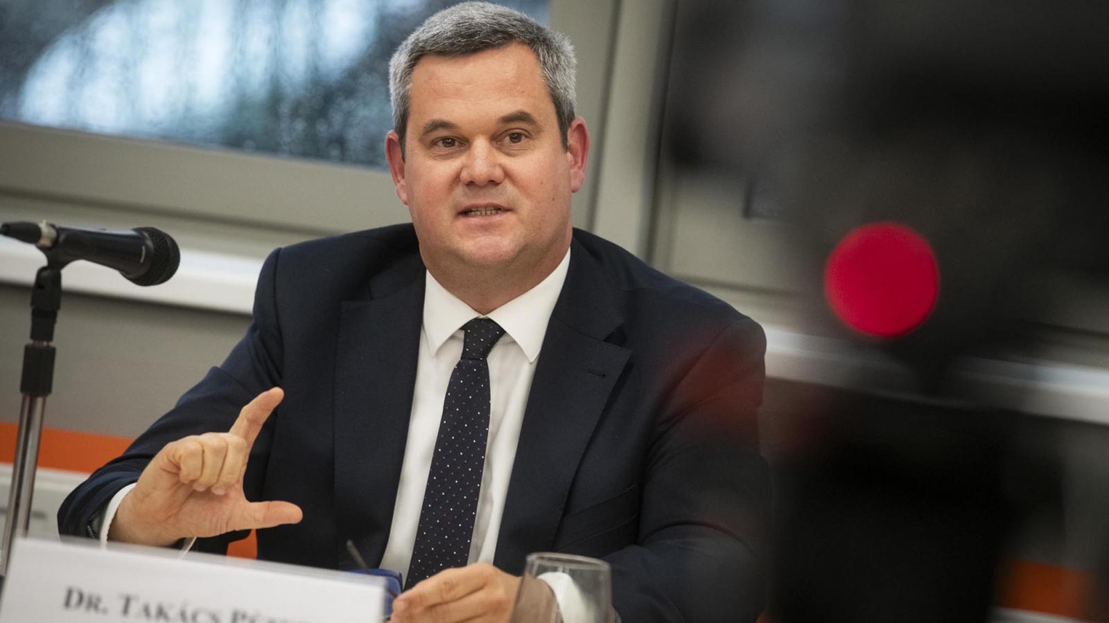 Az egészségügyért felelős államtitkár az utolsó pillanatokban tárgyal