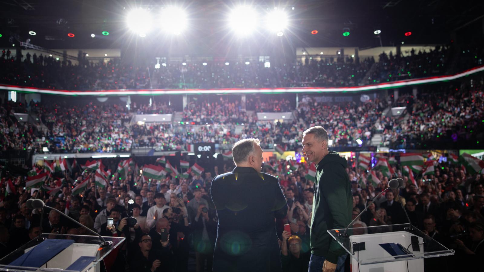 Orbán Viktor és Lázár János a decemberi szegedi DPK-gyűlésen
